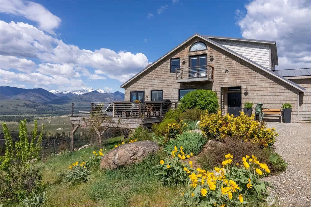 8 Deer Trails Way Winthrop, WA 98862