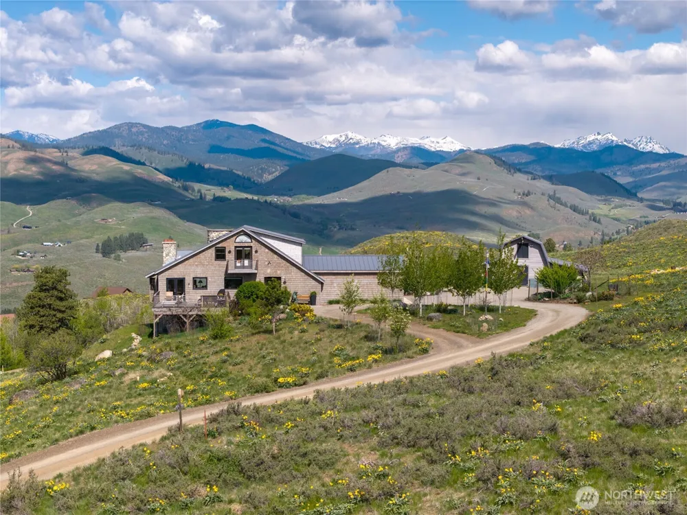 8 Deer Trails Way Winthrop, WA 98862
