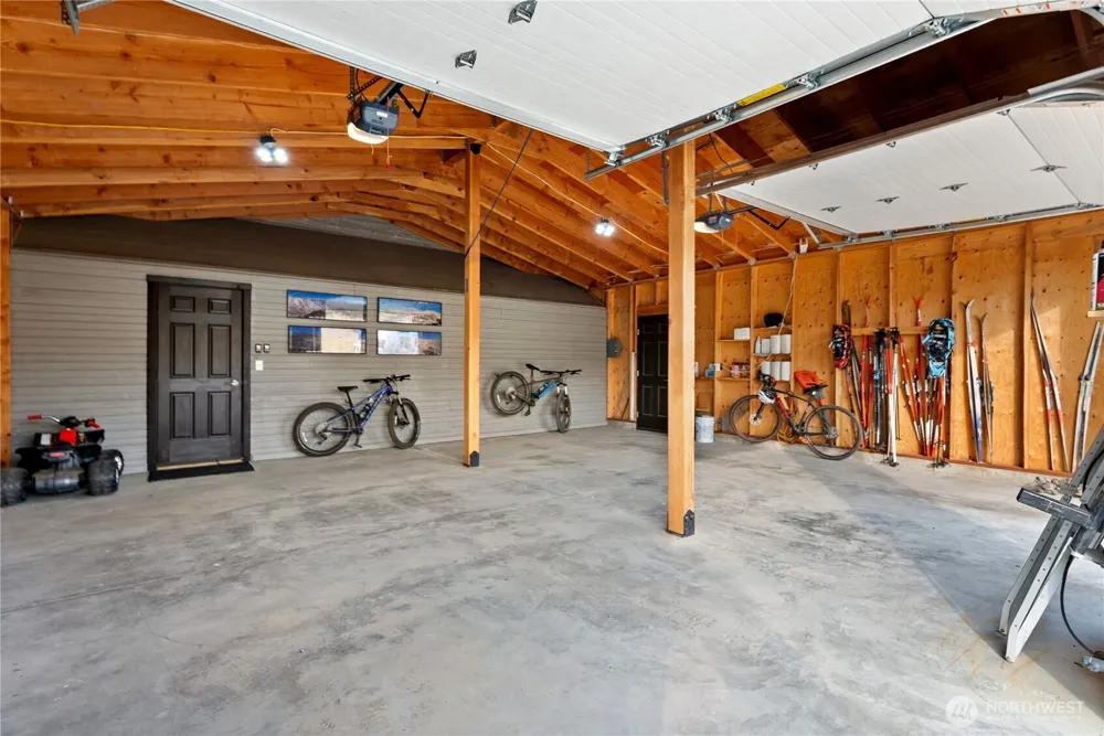 8 Deer Trails Way Winthrop, WA 98862
