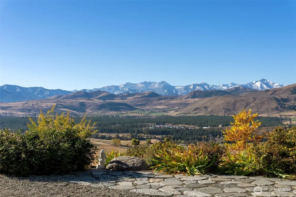 8 Deer Trails Way Winthrop, WA 98862
