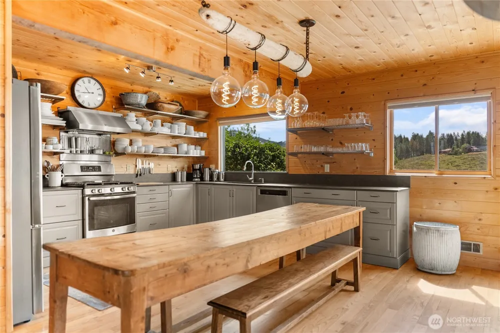 8 Deer Trails Way Winthrop, WA 98862