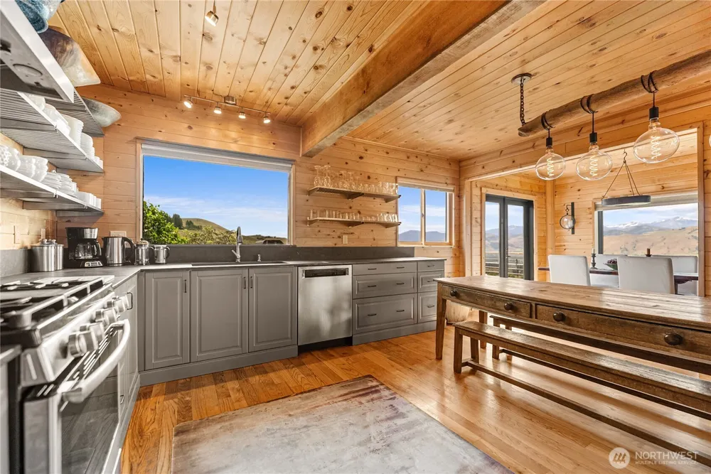 8 Deer Trails Way Winthrop, WA 98862