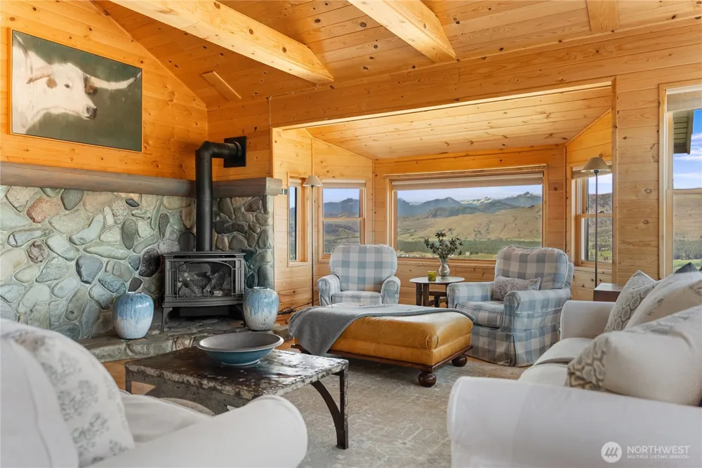 8 Deer Trails Way Winthrop, WA 98862