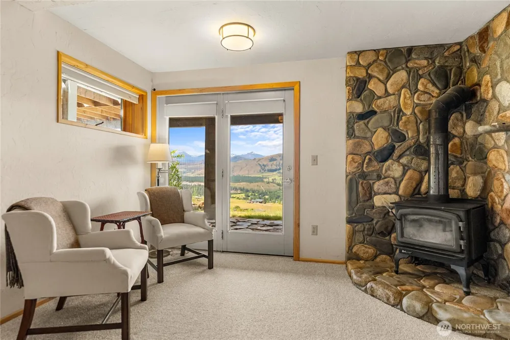 8 Deer Trails Way Winthrop, WA 98862