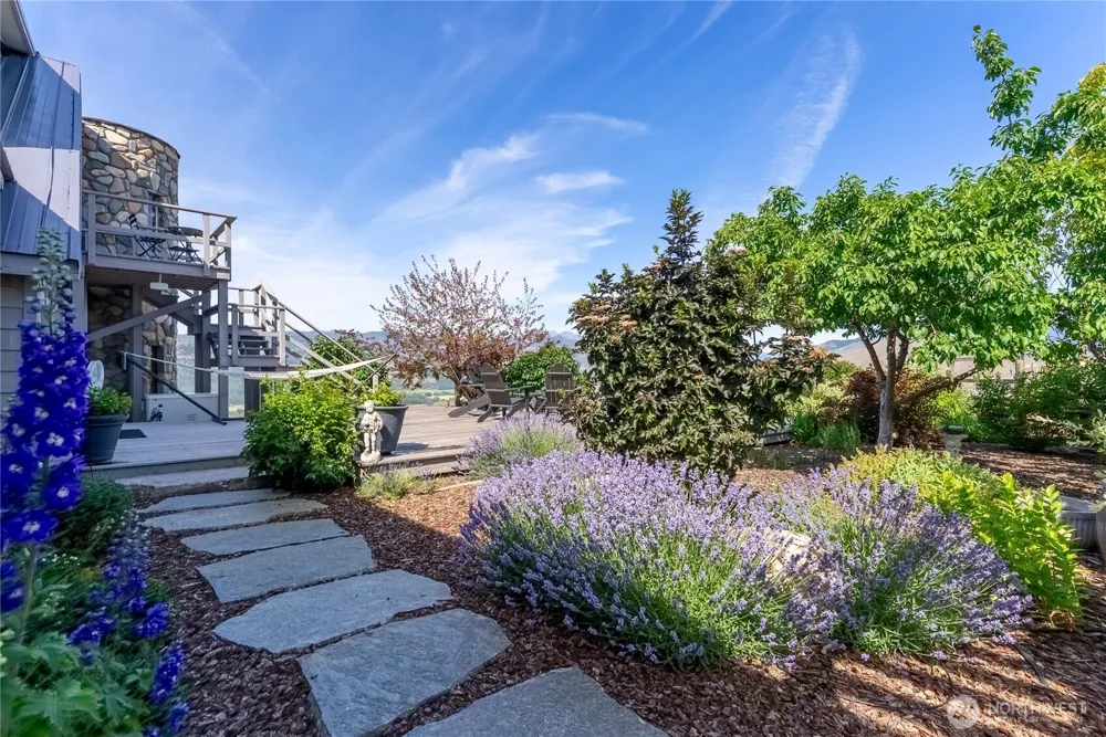 8 Deer Trails Way Winthrop, WA 98862