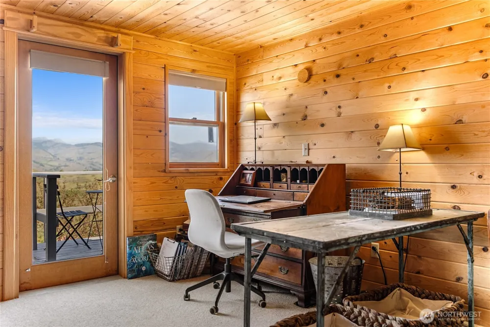 8 Deer Trails Way Winthrop, WA 98862