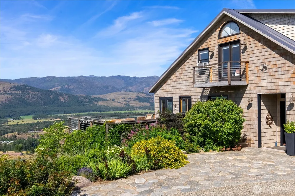 8 Deer Trails Way Winthrop, WA 98862
