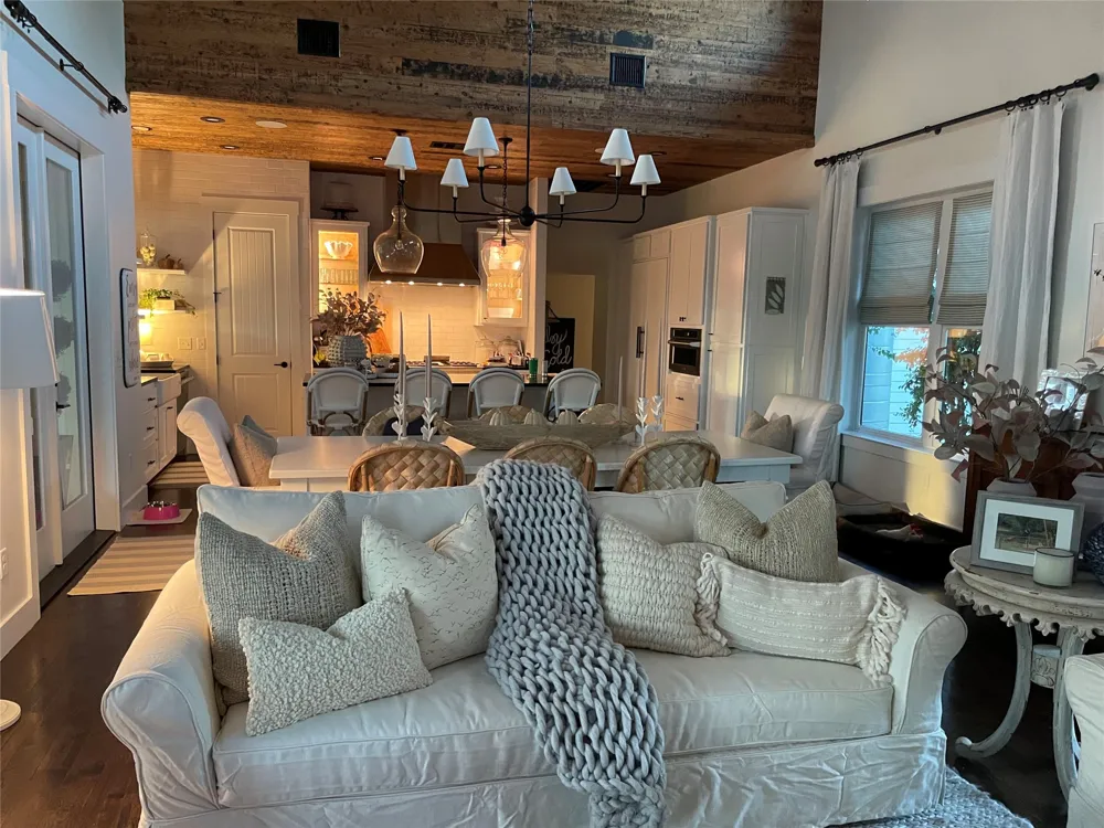 1899 Trebled Waters Trail Dripping Springs, TX 78619