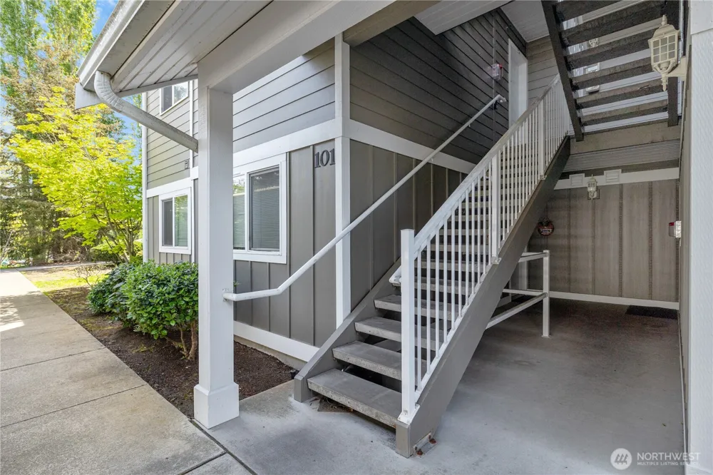 1670 SW Mulberry Street #B201 Oak Harbor, WA 98277