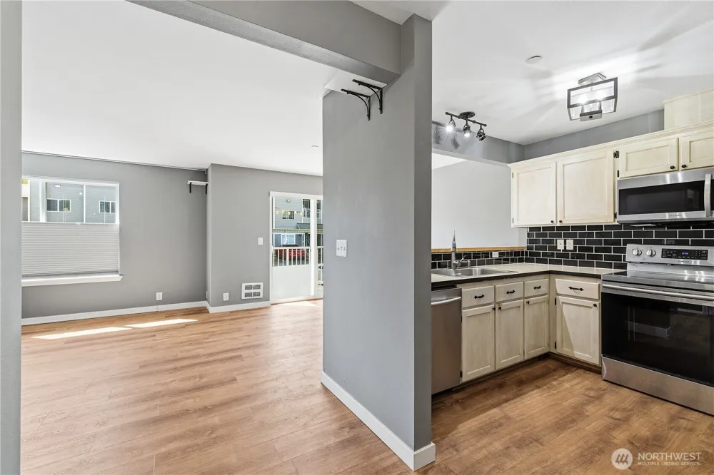 1670 SW Mulberry Street #B201 Oak Harbor, WA 98277