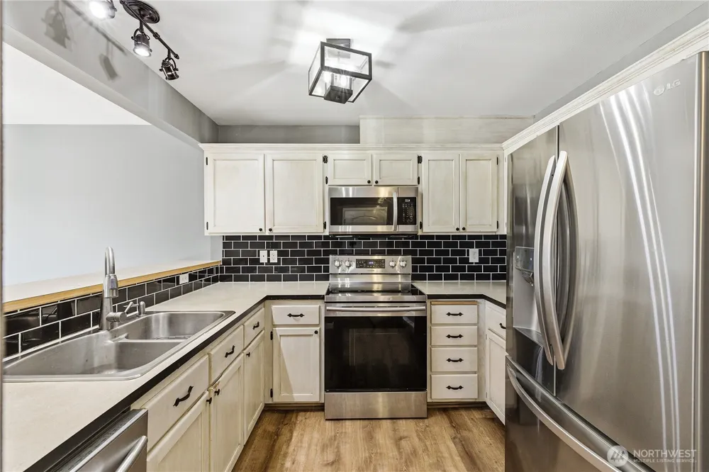 1670 SW Mulberry Street #B201 Oak Harbor, WA 98277