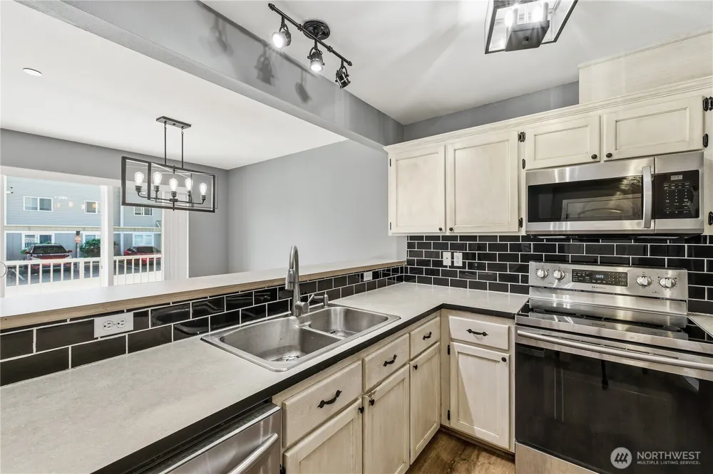 1670 SW Mulberry Street #B201 Oak Harbor, WA 98277