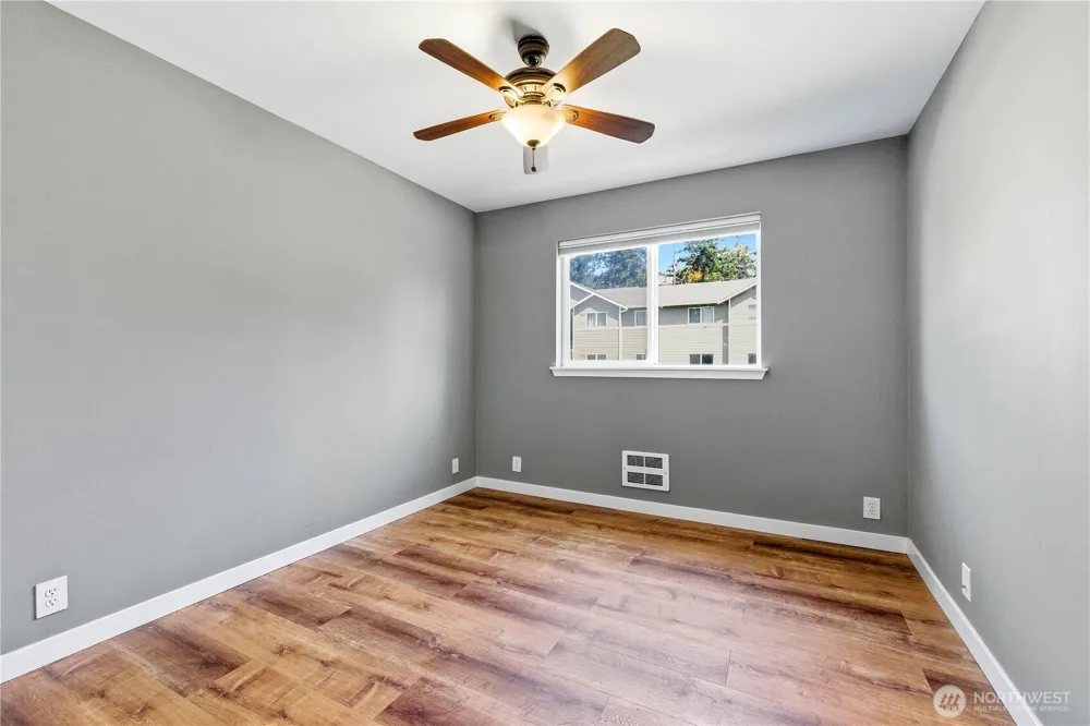 1670 SW Mulberry Street #B201 Oak Harbor, WA 98277