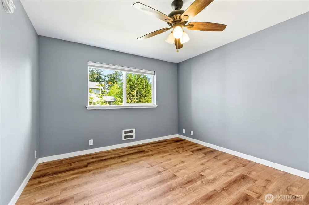 1670 SW Mulberry Street #B201 Oak Harbor, WA 98277