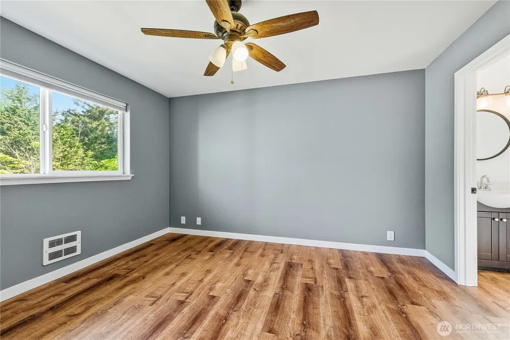 1670 SW Mulberry Street #B201 Oak Harbor, WA 98277