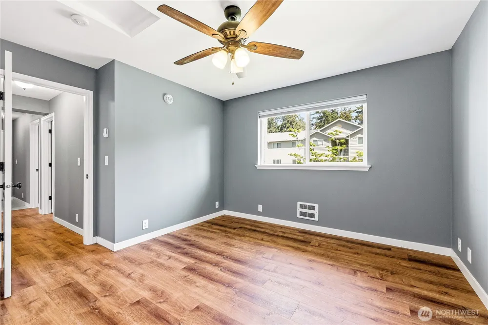 1670 SW Mulberry Street #B201 Oak Harbor, WA 98277