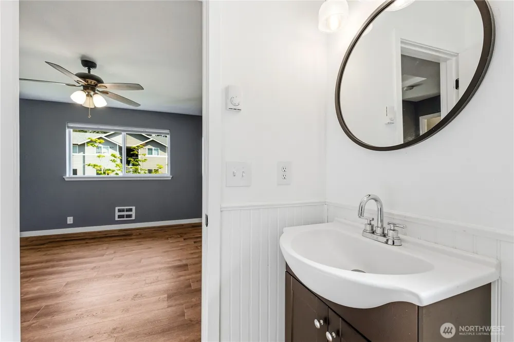 1670 SW Mulberry Street #B201 Oak Harbor, WA 98277