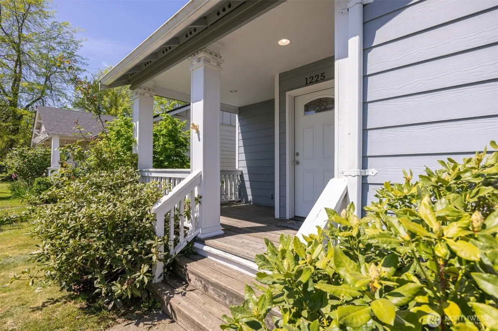 1225 Ash Street Lynden, WA 98264