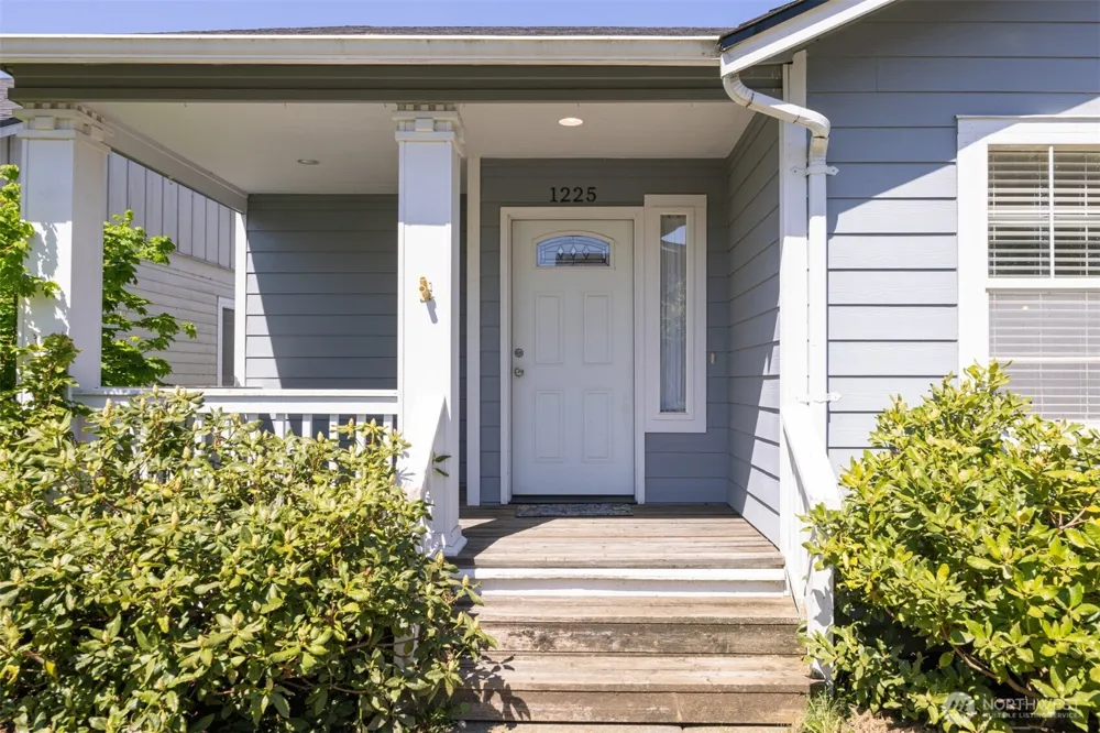 1225 Ash Street Lynden, WA 98264