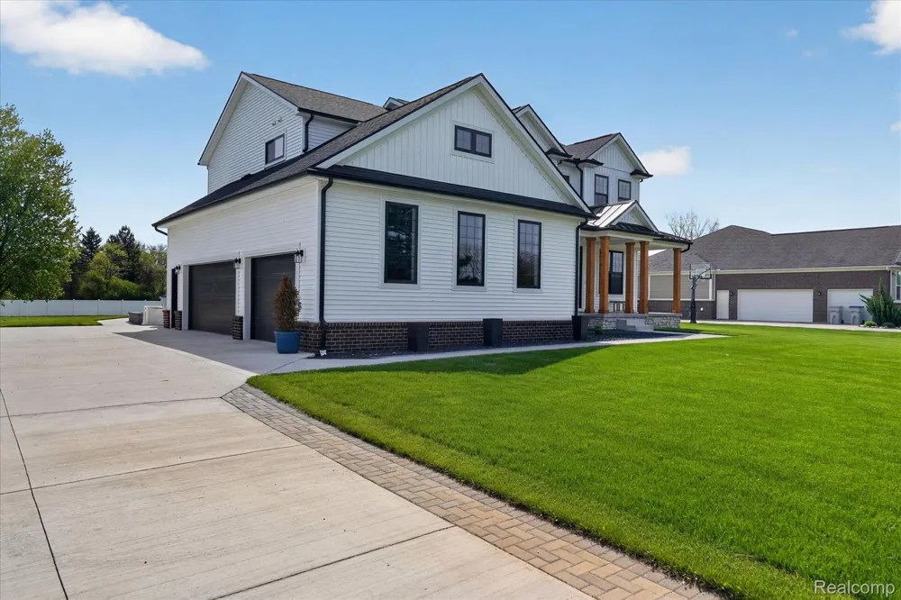 27598 Green Valley Drive Lyon Charter Township, MI 48165