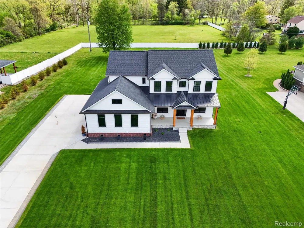 27598 Green Valley Drive Lyon Charter Township, MI 48165