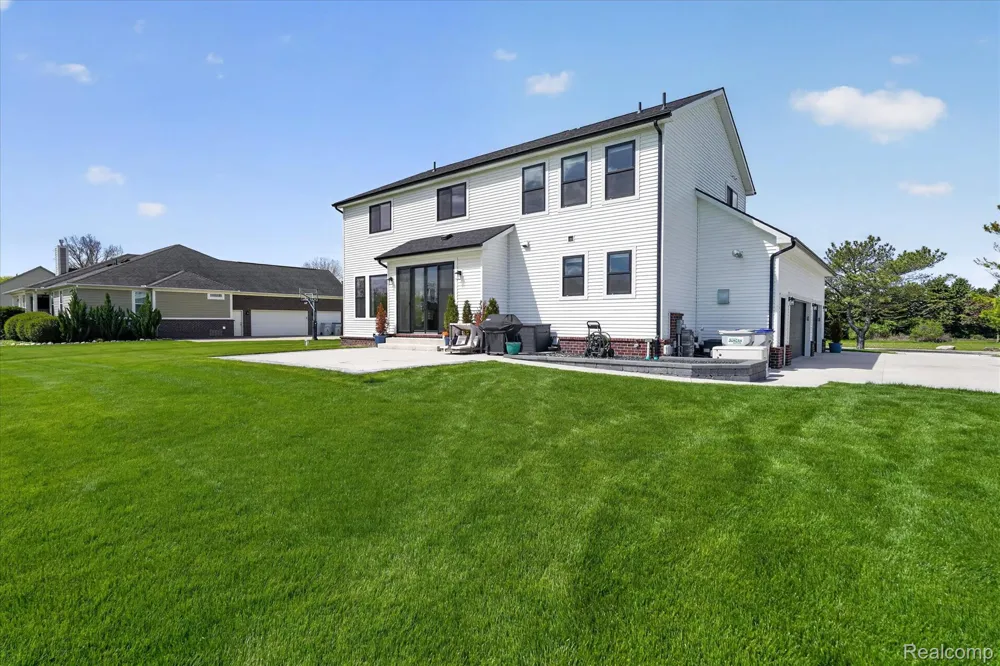 27598 Green Valley Drive Lyon Charter Township, MI 48165
