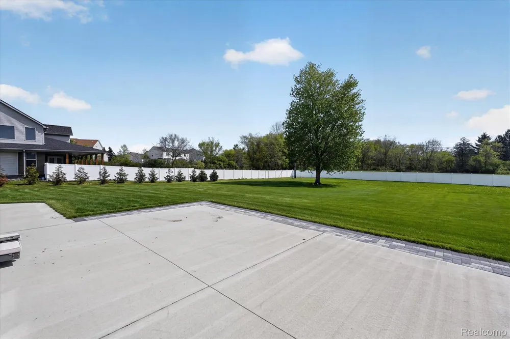 27598 Green Valley Drive Lyon Charter Township, MI 48165
