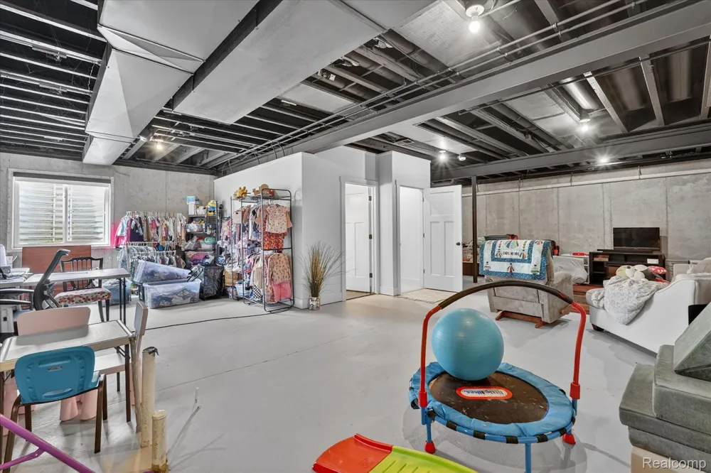 27598 Green Valley Drive Lyon Charter Township, MI 48165