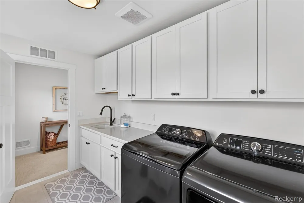 27598 Green Valley Drive Lyon Charter Township, MI 48165
