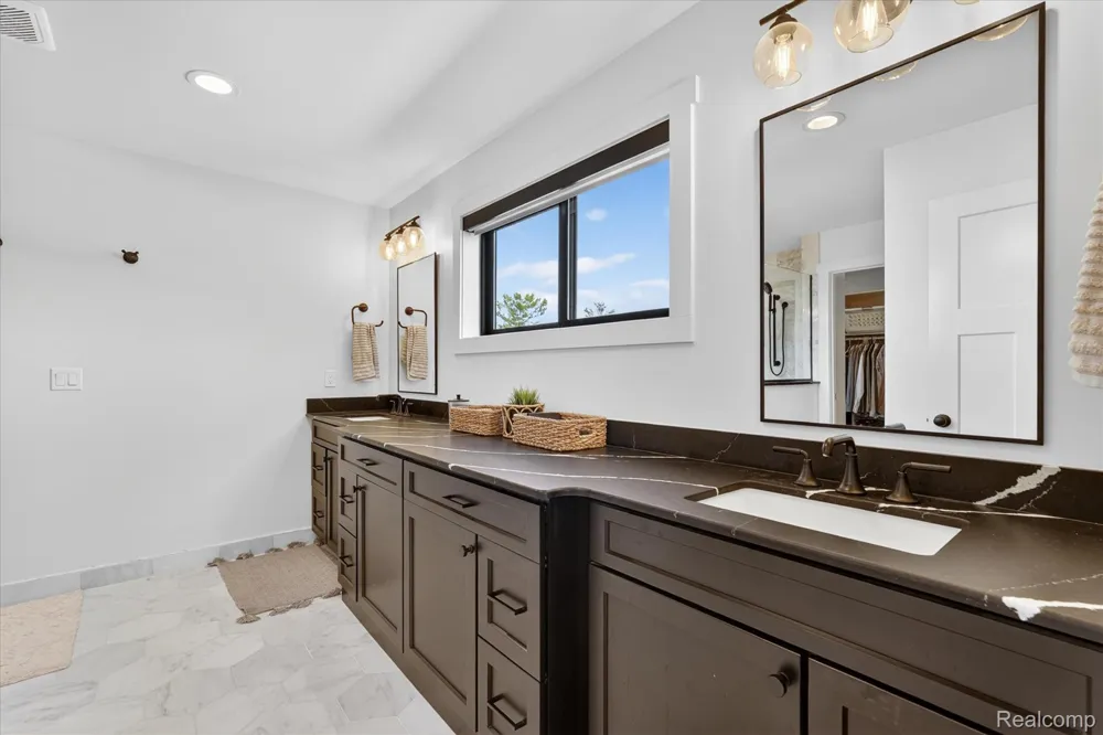 27598 Green Valley Drive Lyon Charter Township, MI 48165