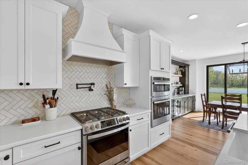 27598 Green Valley Drive Lyon Charter Township, MI 48165