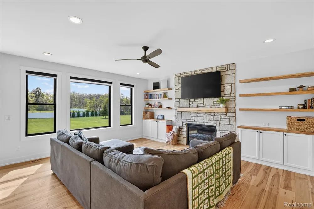 27598 Green Valley Drive Lyon Charter Township, MI 48165