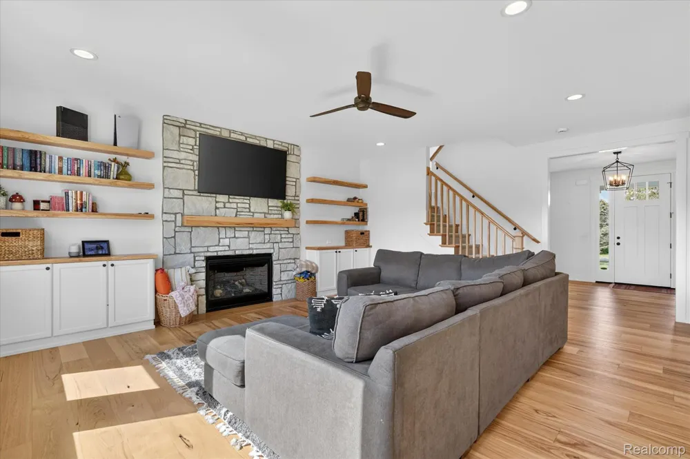 27598 Green Valley Drive Lyon Charter Township, MI 48165