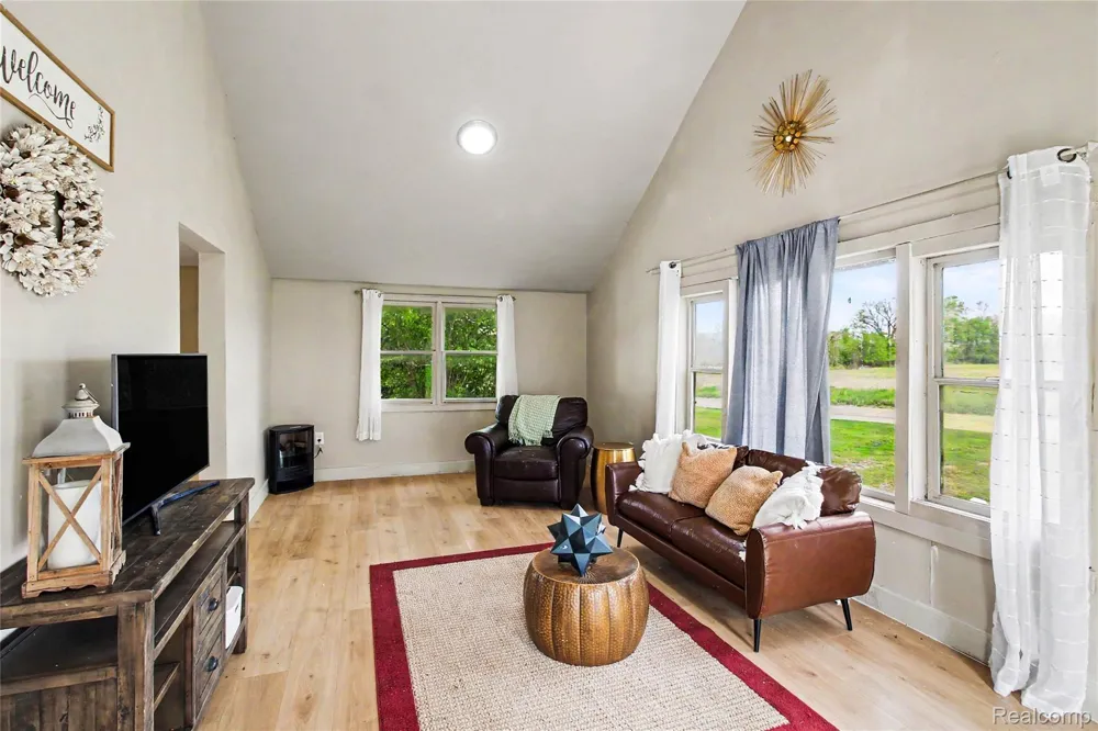 9433 E Lovejoy Road Conway Township, MI 48872
