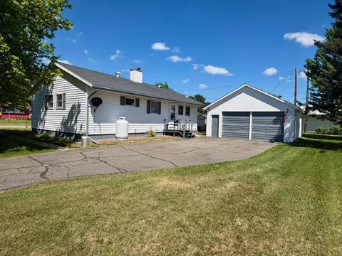 32 Dogwood Blvd