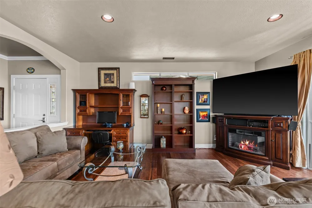 9119 Seahawk Lane NW Quincy, WA 98848