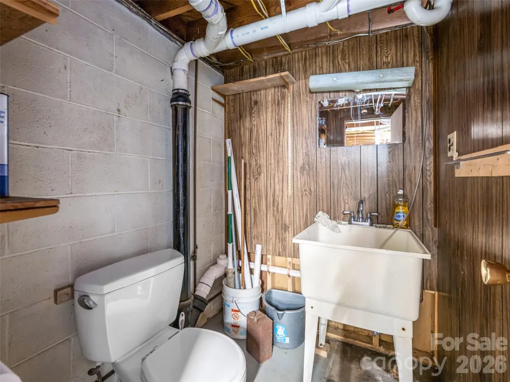 146 Fairmont Road Candler, NC 28715
