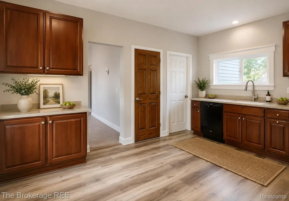 11 1ST STREET Oxford Village, MI 48371