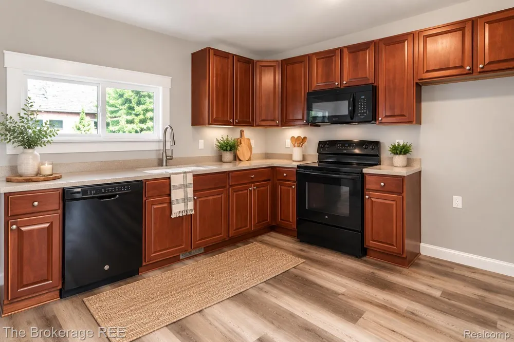 11 1ST STREET Oxford Village, MI 48371