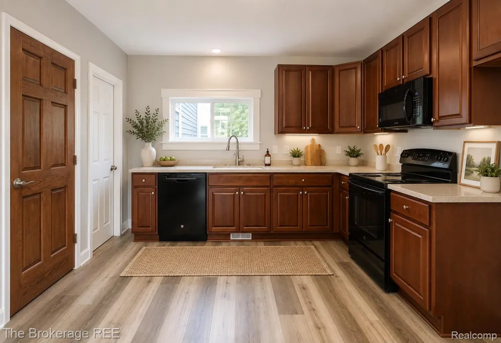 11 1ST STREET Oxford Village, MI 48371