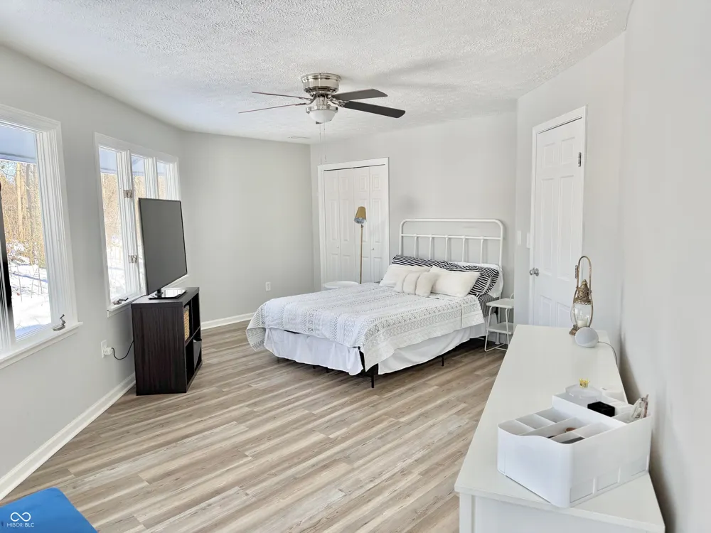 50 Woodlawn Village Mitchell, IN 47446