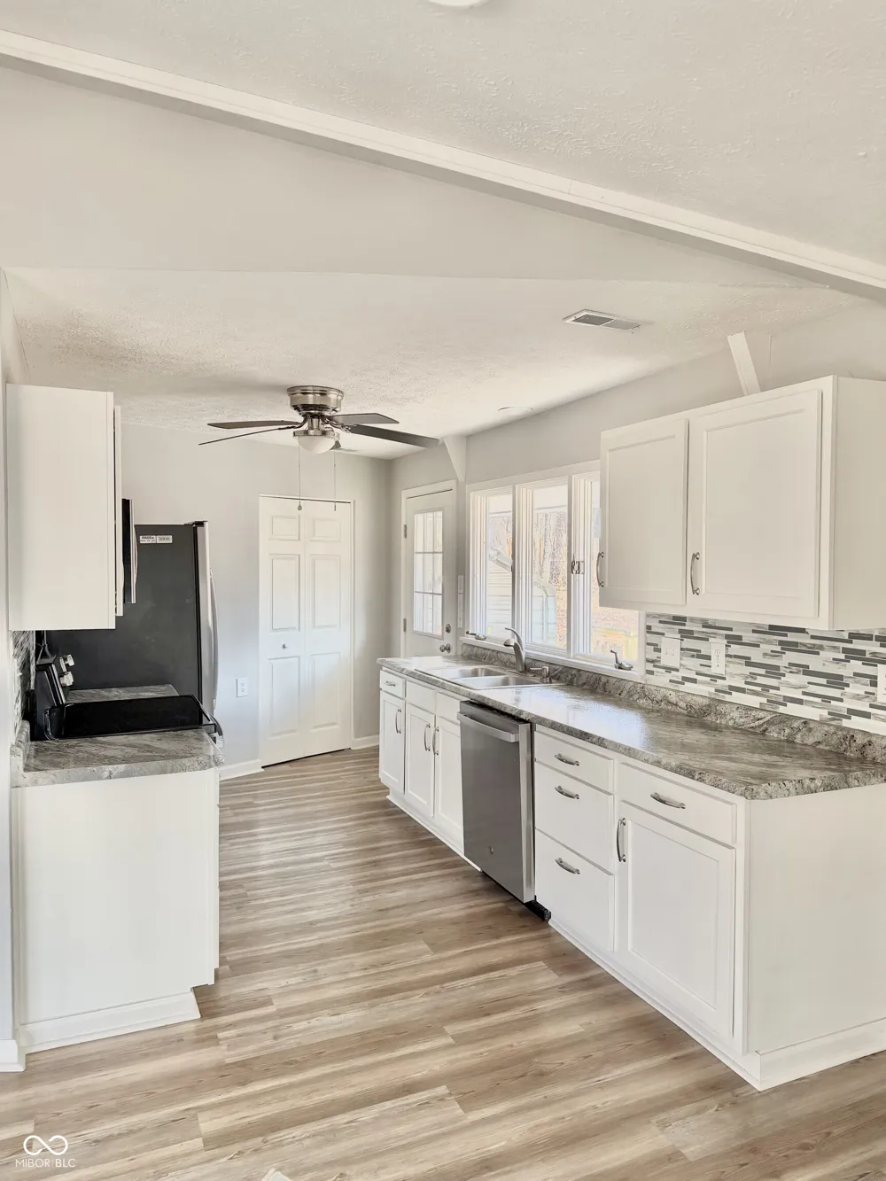 50 Woodlawn Village Mitchell, IN 47446