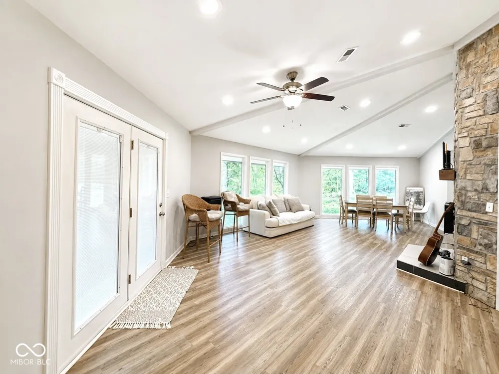50 Woodlawn Village Mitchell, IN 47446