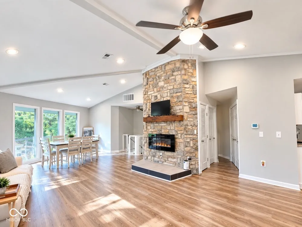 50 Woodlawn Village Mitchell, IN 47446
