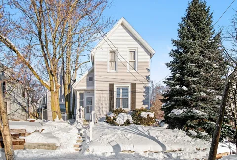 916 Lafayette Avenue NE