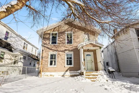 904 College Avenue NE