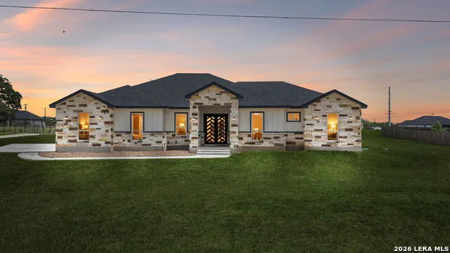 109 Summer Meadow Dr La Vernia, TX 78121