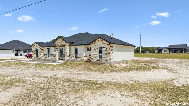 109 Summer Meadow Dr La Vernia, TX 78121