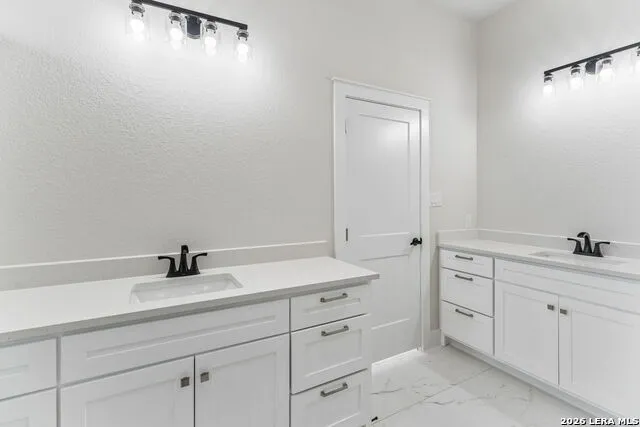 109 Summer Meadow Dr La Vernia, TX 78121