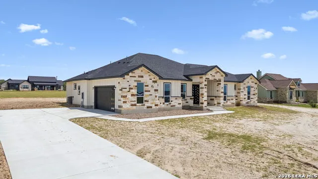 109 Summer Meadow Dr La Vernia, TX 78121